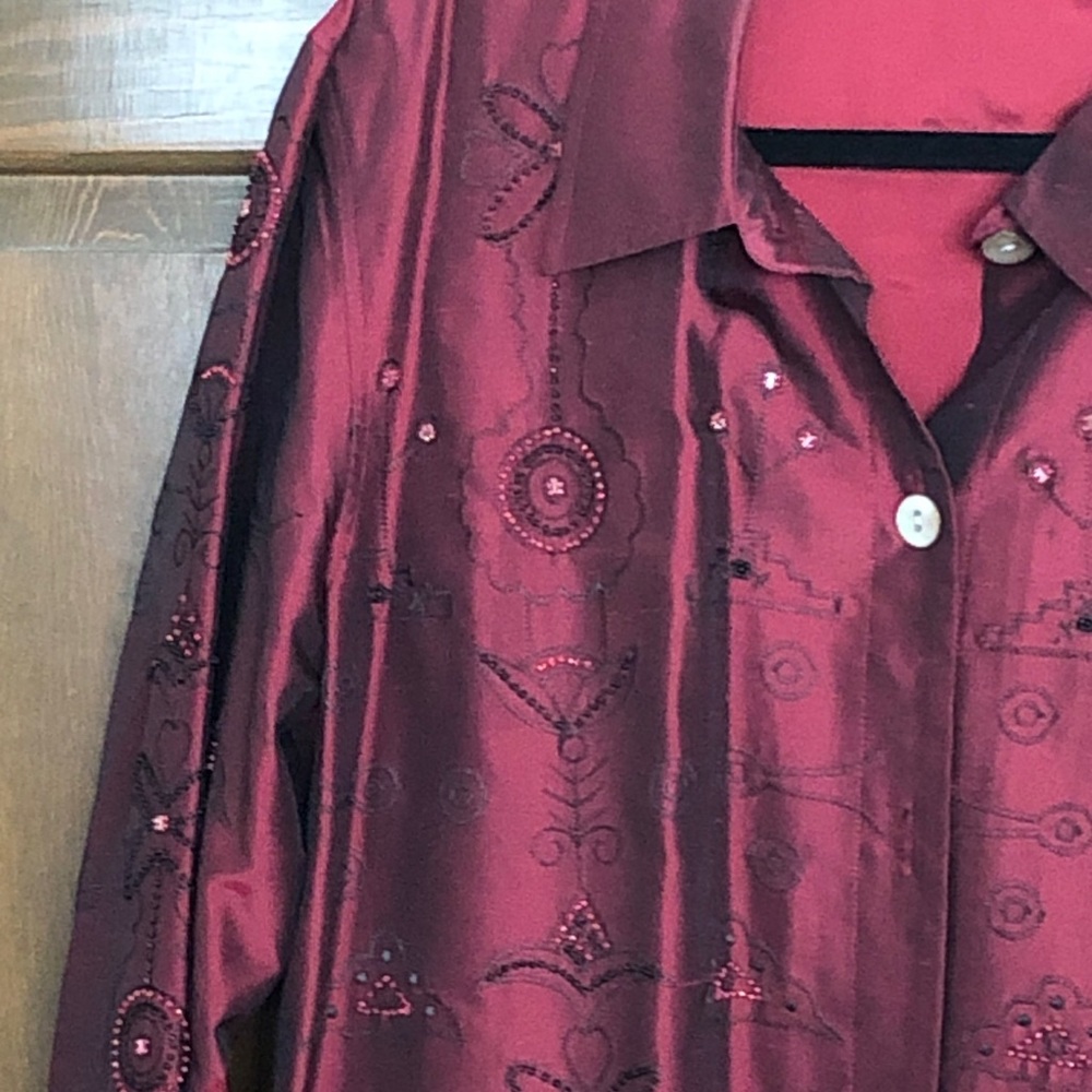 Laura Ashley Elegant Red and Black Fabric - Picture 6 of 12